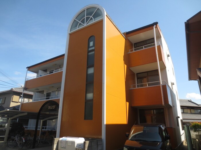 物件外観写真3　(エントランス部分)