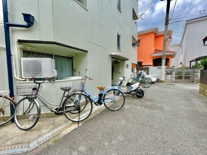 物件外観写真3　(駐輪場)
