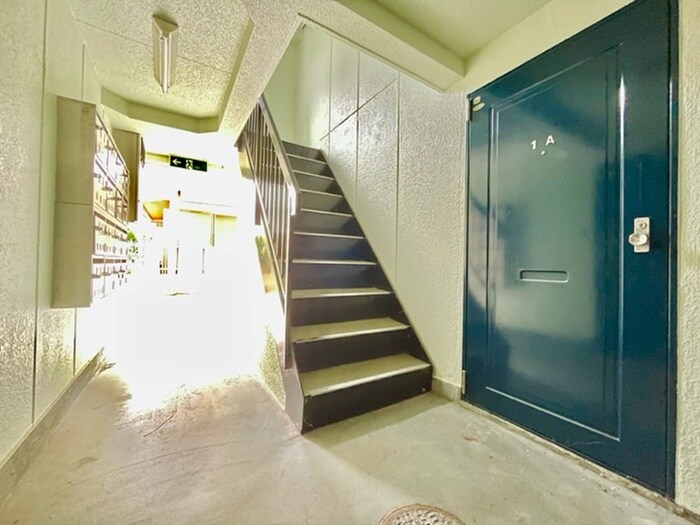 物件外観写真6　(エントランス部分)