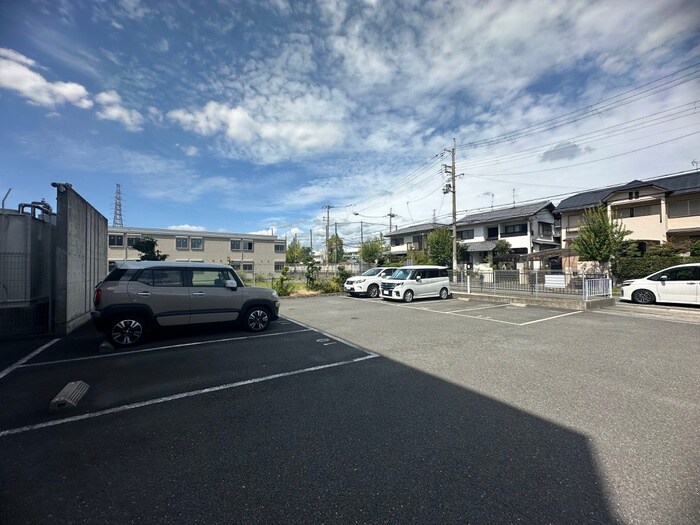 物件外観写真4　(駐車場)