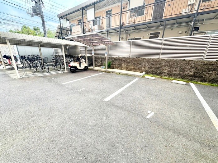 物件外観写真2　(駐車場)