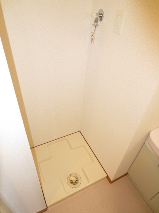 物件内観写真14　(洗濯機置場)