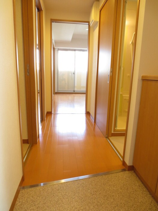 物件内観写真14　(玄関)