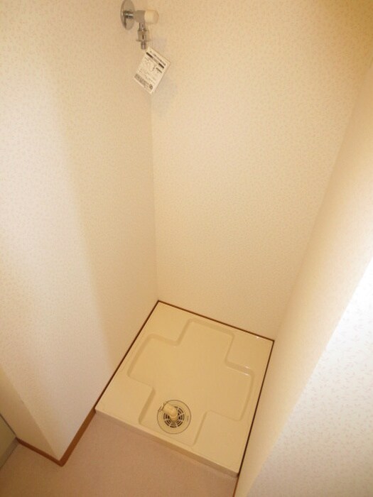 物件内観写真18　(洗濯機置場)