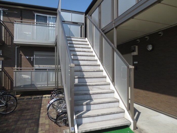 物件外観写真5　(エントランス部分)