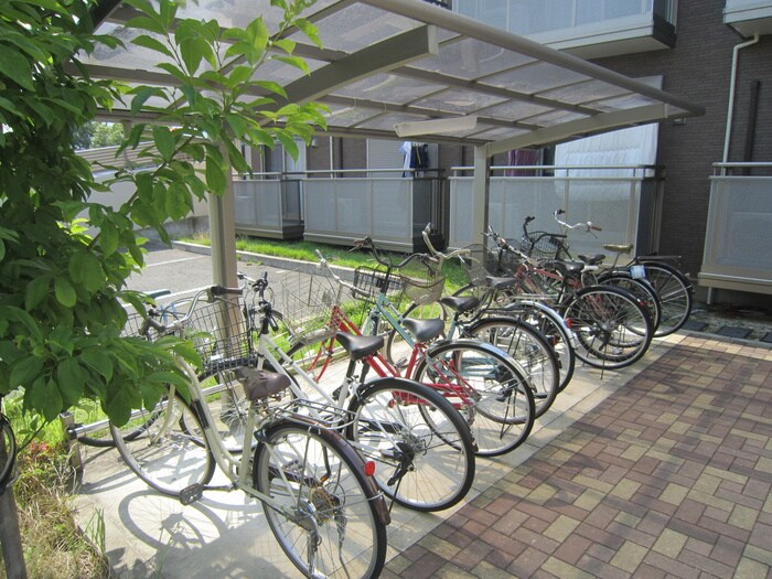 物件外観写真6　(駐輪場)