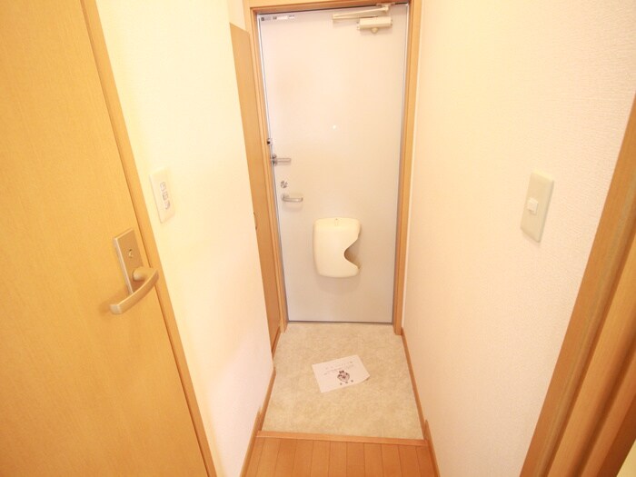 物件内観写真17　(玄関)