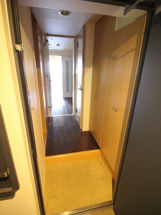 物件内観写真7　(玄関)