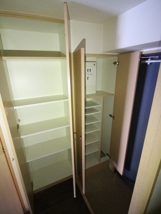 物件内観写真8　(靴箱)