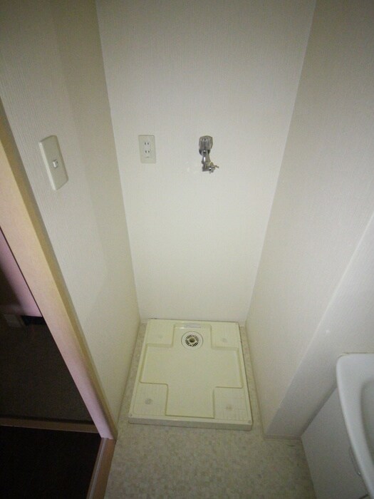 物件内観写真9　(洗濯機置場)