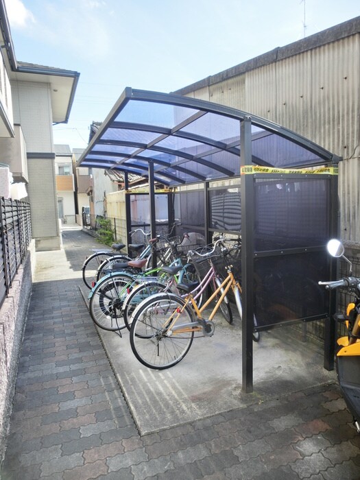物件外観写真3　(駐輪場)