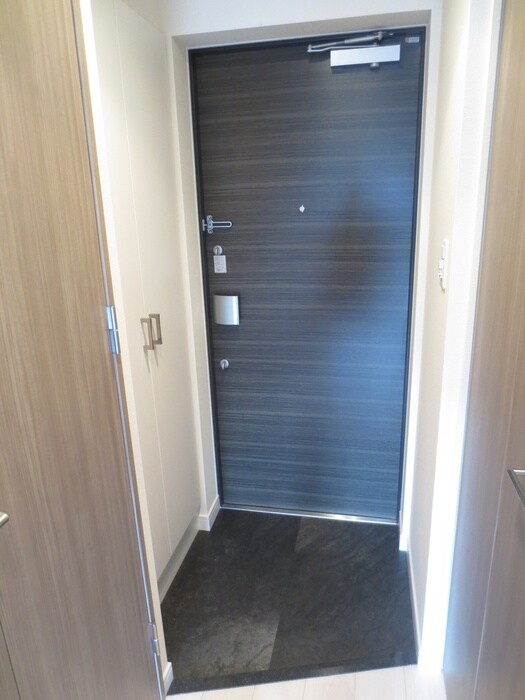 物件内観写真16　(玄関)