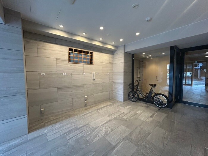 物件外観写真4　(エントランス部分)