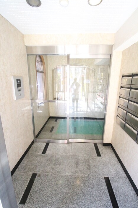 物件外観写真5　(エントランス部分)