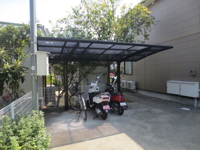 物件外観写真3　(駐輪場)