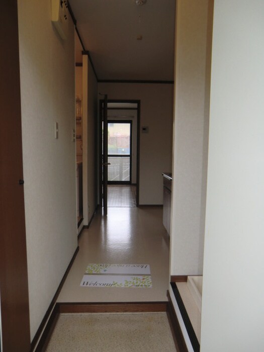 物件内観写真16　(玄関)