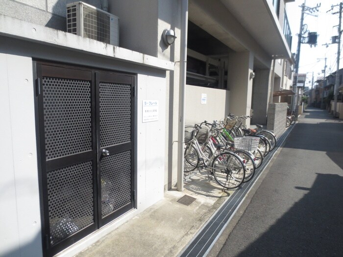 物件外観写真3　(駐輪場)