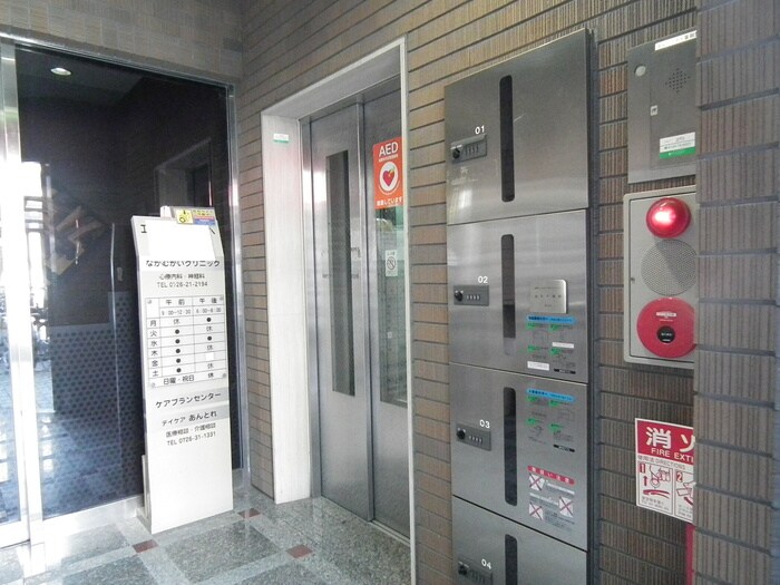 物件外観写真4　(エントランス部分)