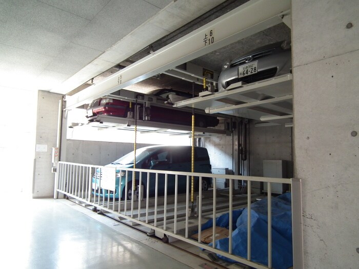 物件外観写真6　(駐車場)