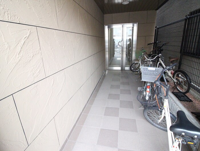 物件外観写真4　(駐輪場)