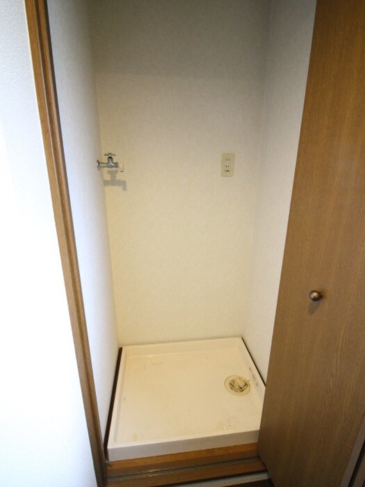 物件内観写真11　(洗濯機置場)