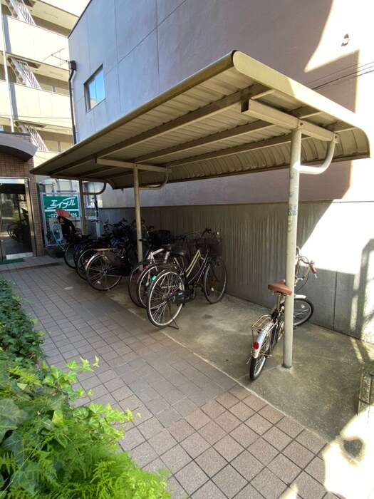 物件外観写真4　(駐輪場)