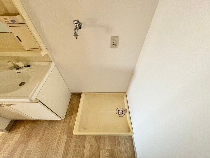 物件内観写真12　(洗濯機置場)