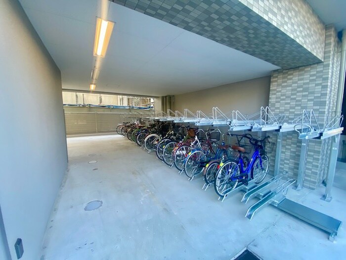 物件外観写真4　(駐輪場)