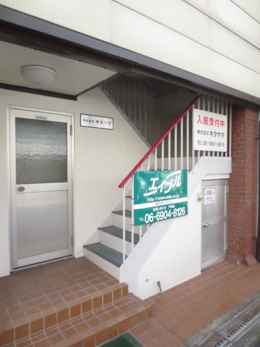 物件外観写真3　(エントランス部分)