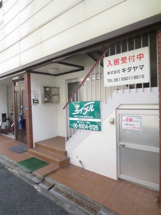 物件外観写真4　(エントランス部分)