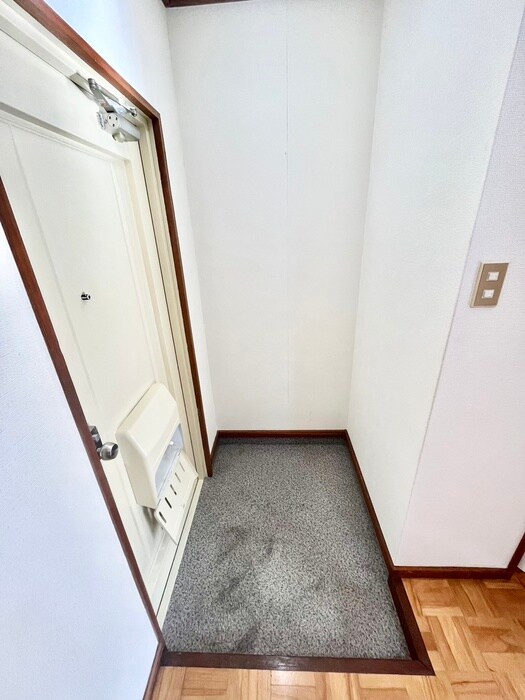 物件内観写真11　(玄関)