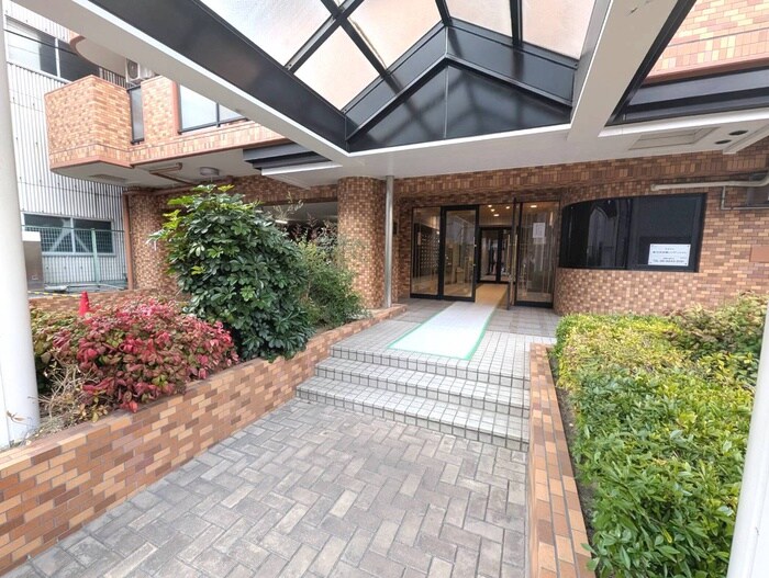 物件外観写真3　(エントランス部分)