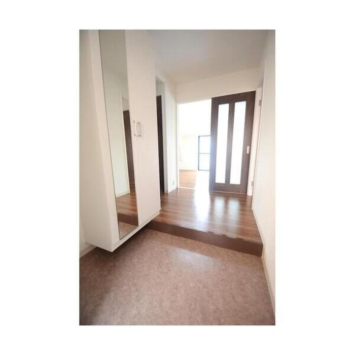 物件内観写真12　(玄関)