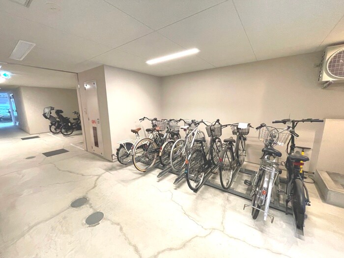 物件外観写真3　(駐輪場)
