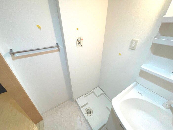 物件内観写真10　(洗濯機置場)