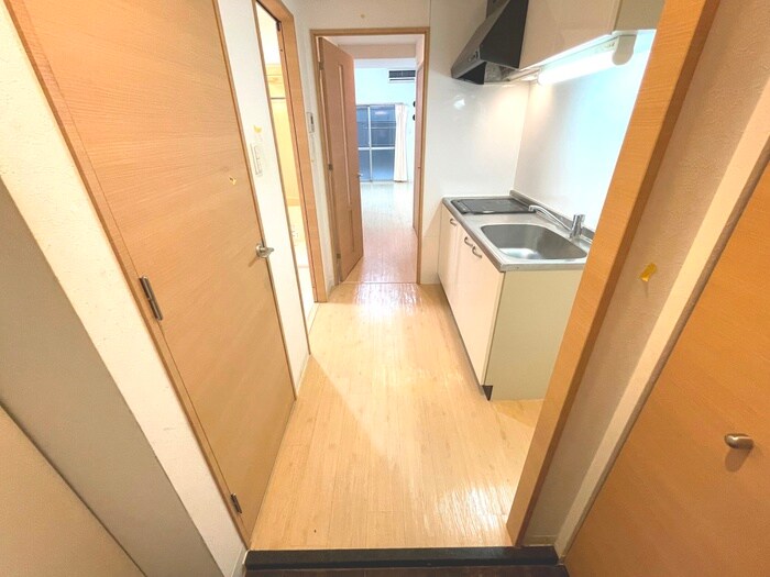 物件内観写真16　(廊下)