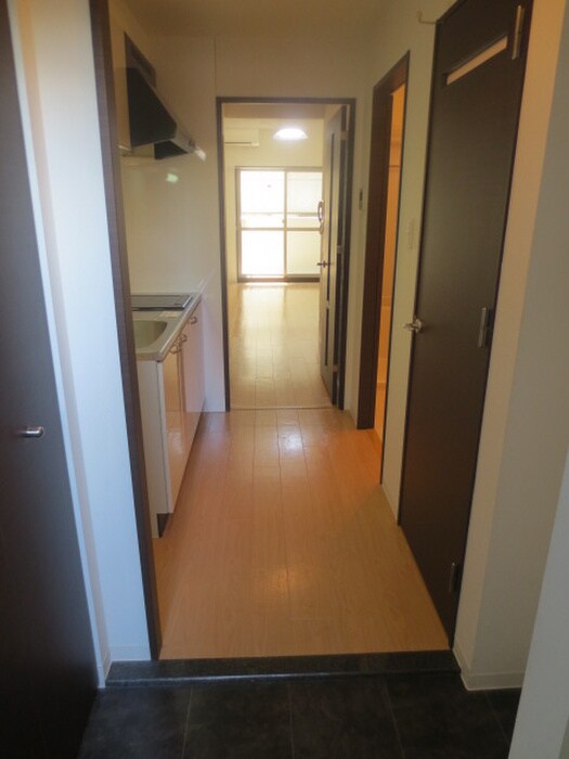 物件内観写真16　(玄関)