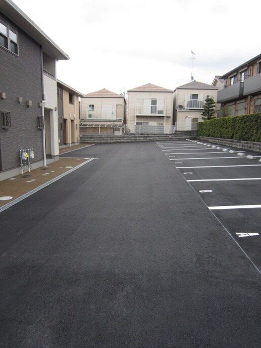 物件外観写真2　(駐車場)