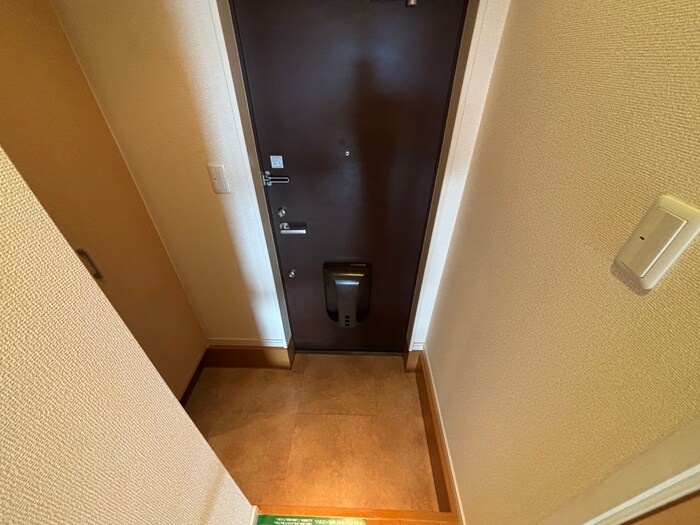 物件内観写真12　(玄関)