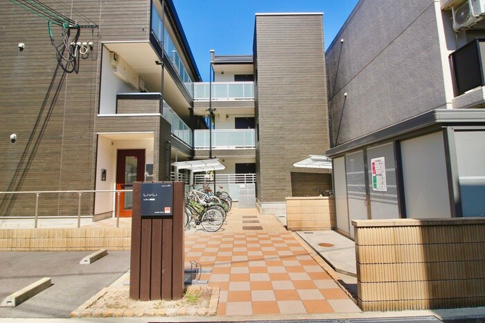 物件外観写真2　(エントランス部分)