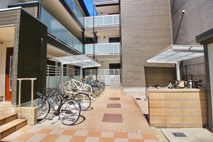 物件外観写真3　(駐輪場)