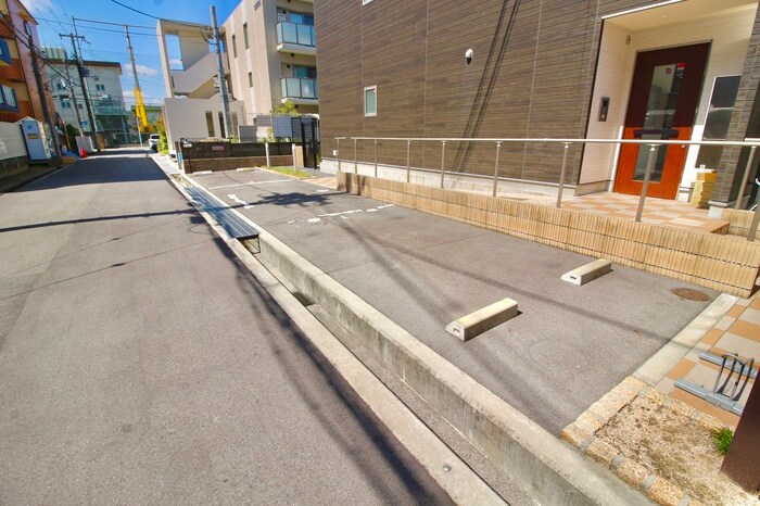 物件外観写真5　(駐車場)