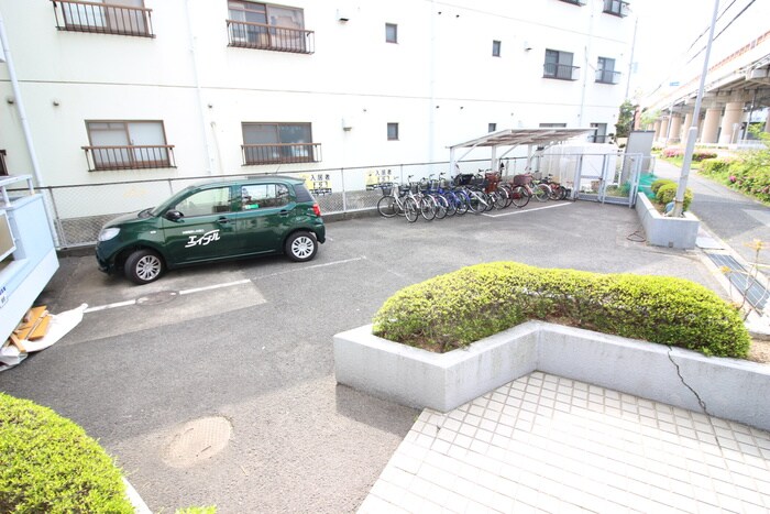 物件外観写真5　(駐車場)