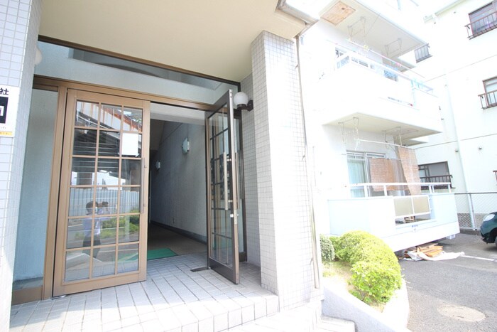 物件外観写真6　(エントランス部分)