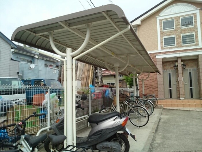 物件外観写真4　(駐輪場)