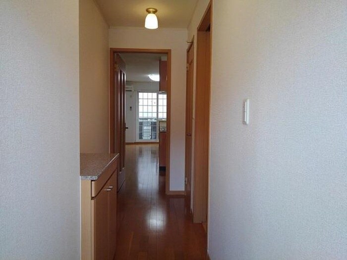 物件内観写真12　(玄関)