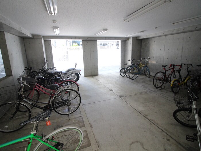 物件外観写真5　(駐輪場)
