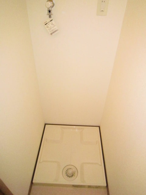 物件内観写真11　(洗濯機置場)