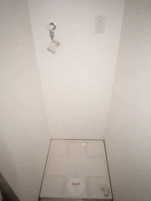 物件内観写真13　(洗濯機置場)