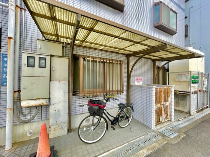 物件外観写真5　(駐輪場)